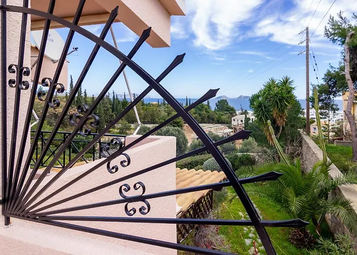 Maison With Apartments Near To The Beach