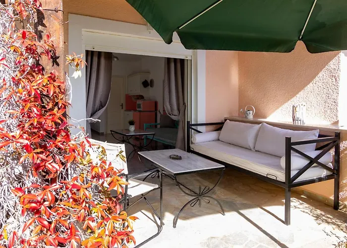 Maison With Apartments Near To The Beach